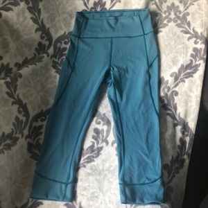 Lululemon in movement tight sz 6